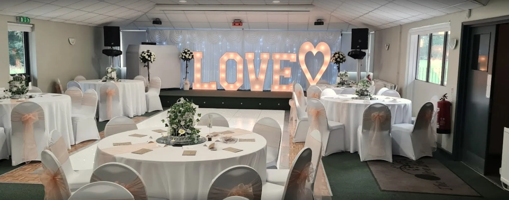 Round tables around a starlit dancefloor and light-up LOVE letters